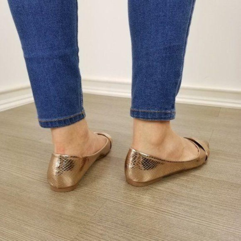Rode Gold Pointy Toe Slip On Flats - Picture 2 of 7